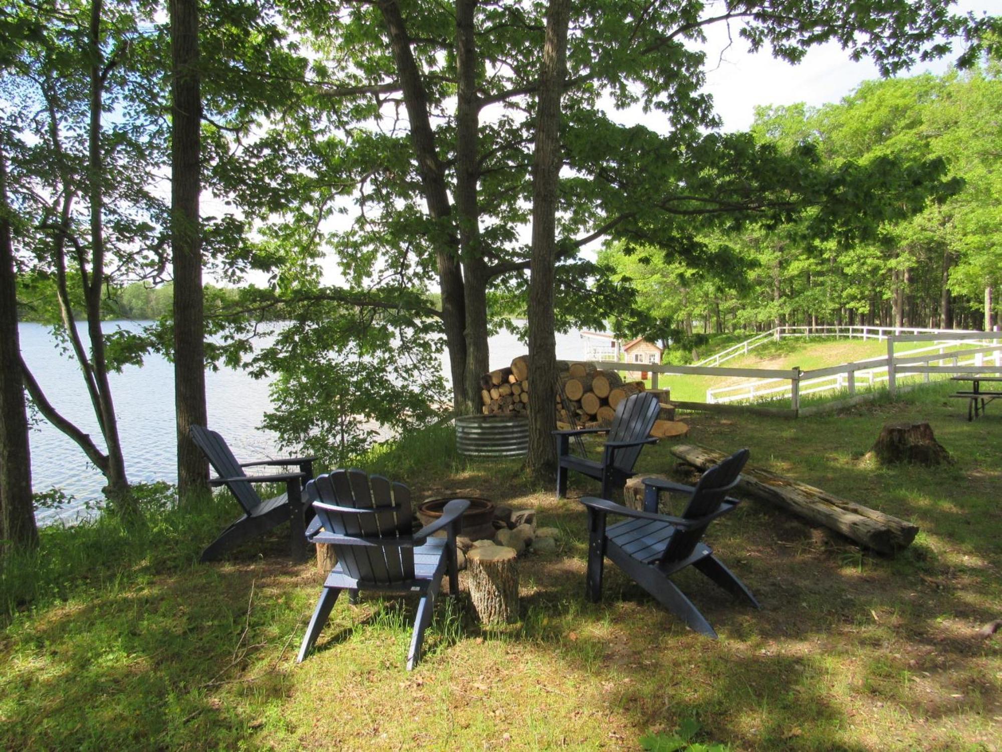 Lake House Lodge Lupton Exterior photo